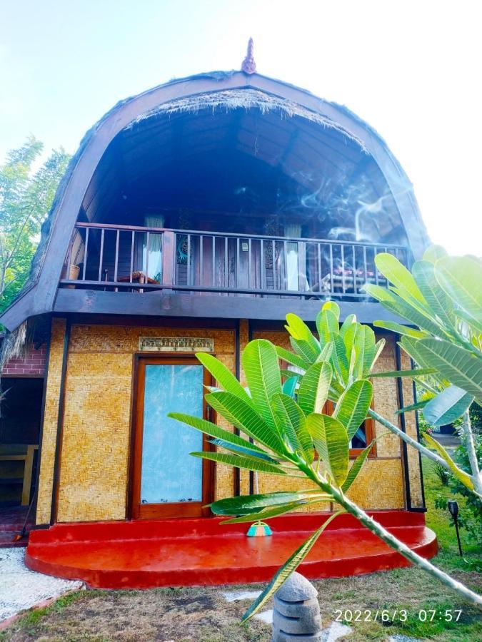 カンポン メノ バンガロー ギリ島 部屋 写真